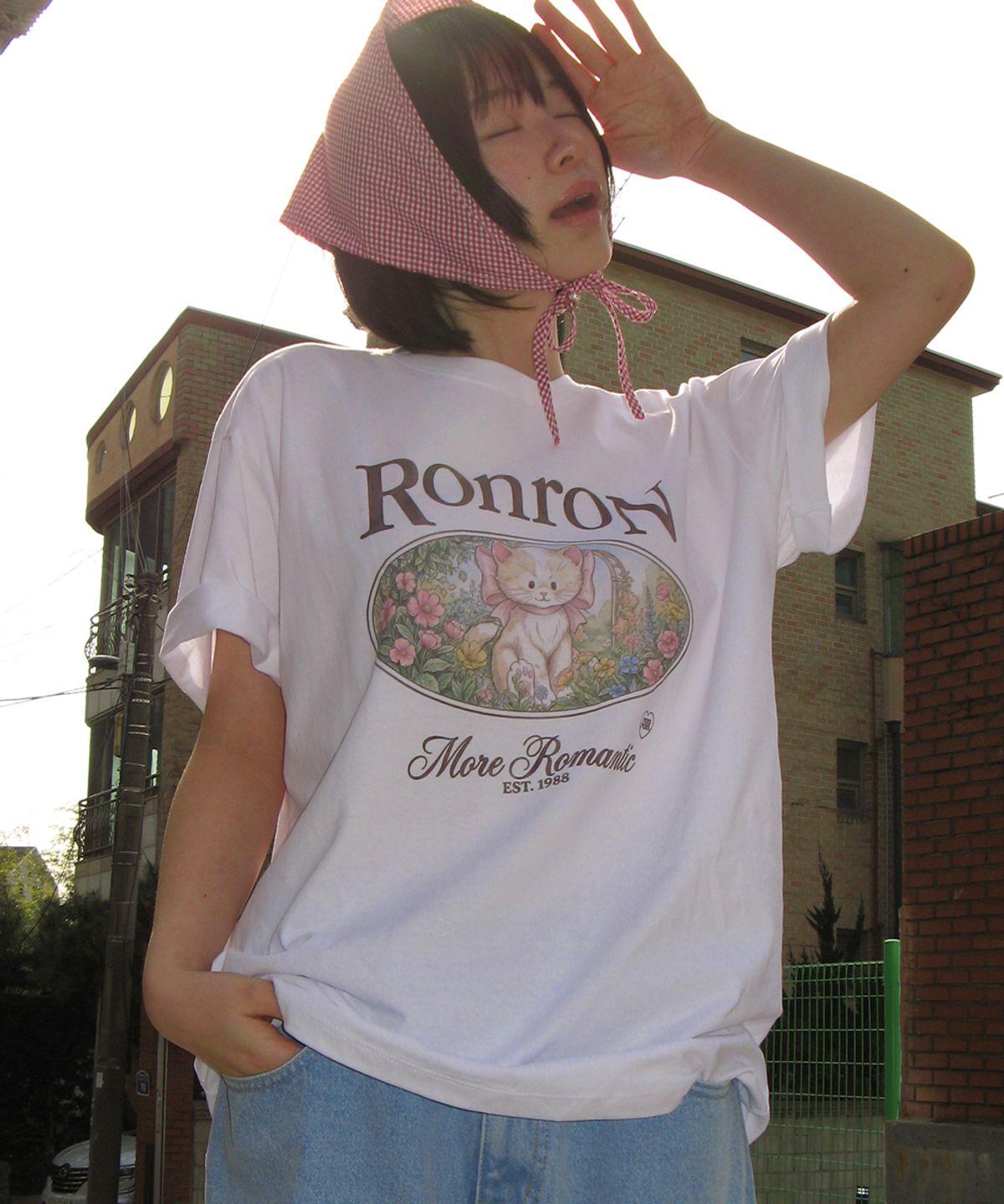 론론(RONRON) FLOWER CAT OVER FIT T SHIRT WHITE