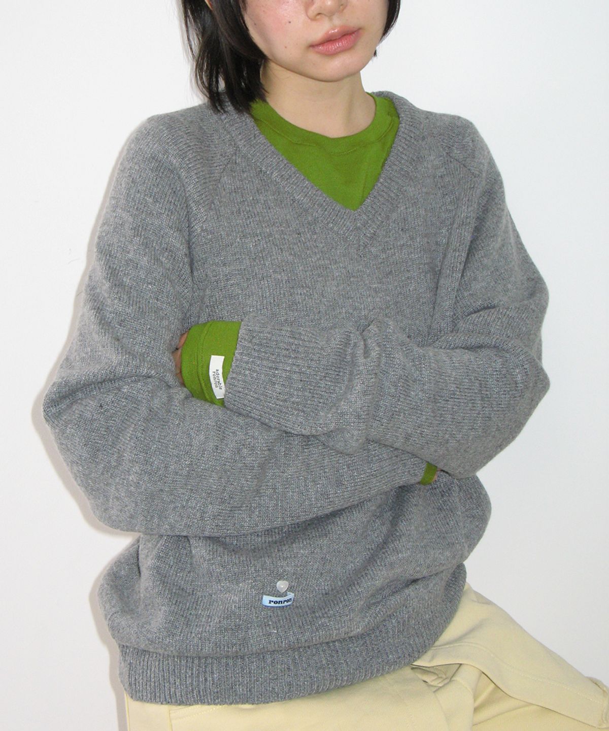 론론(RONRON) SOFT V NECK BASIC KNIT GREY