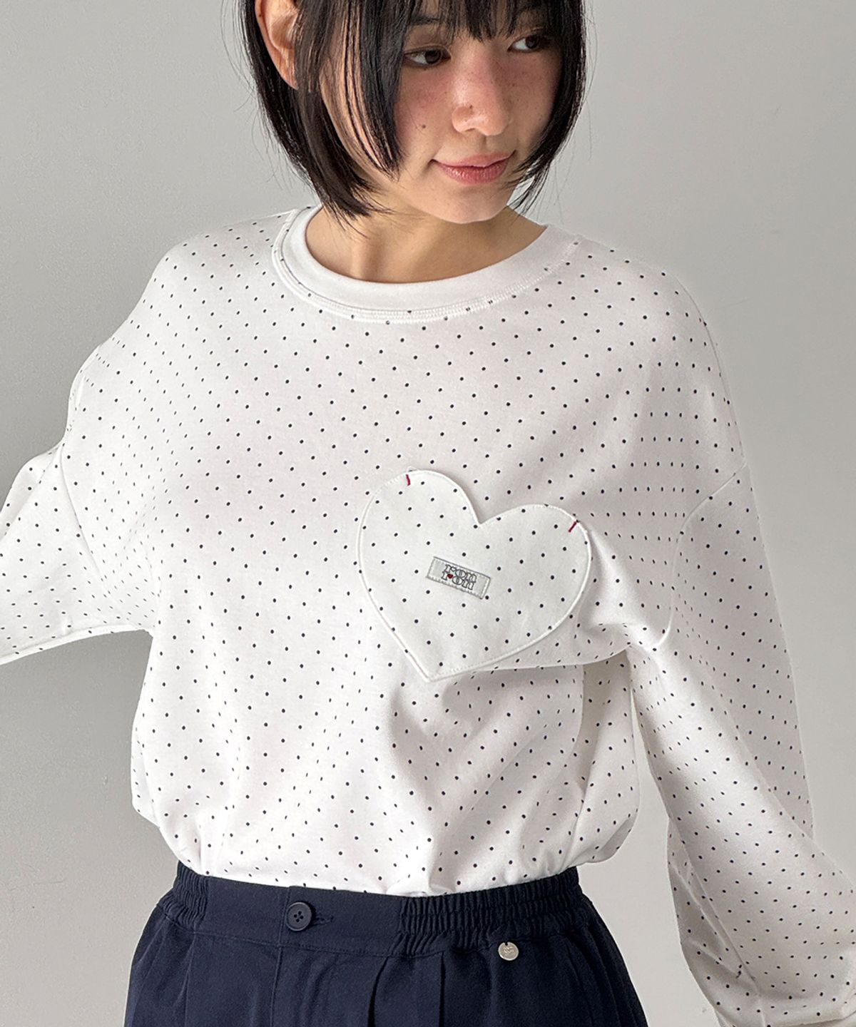 론론(RONRON) DOT HEART POCKET OVER FIT LONG SLEEVE WHITE