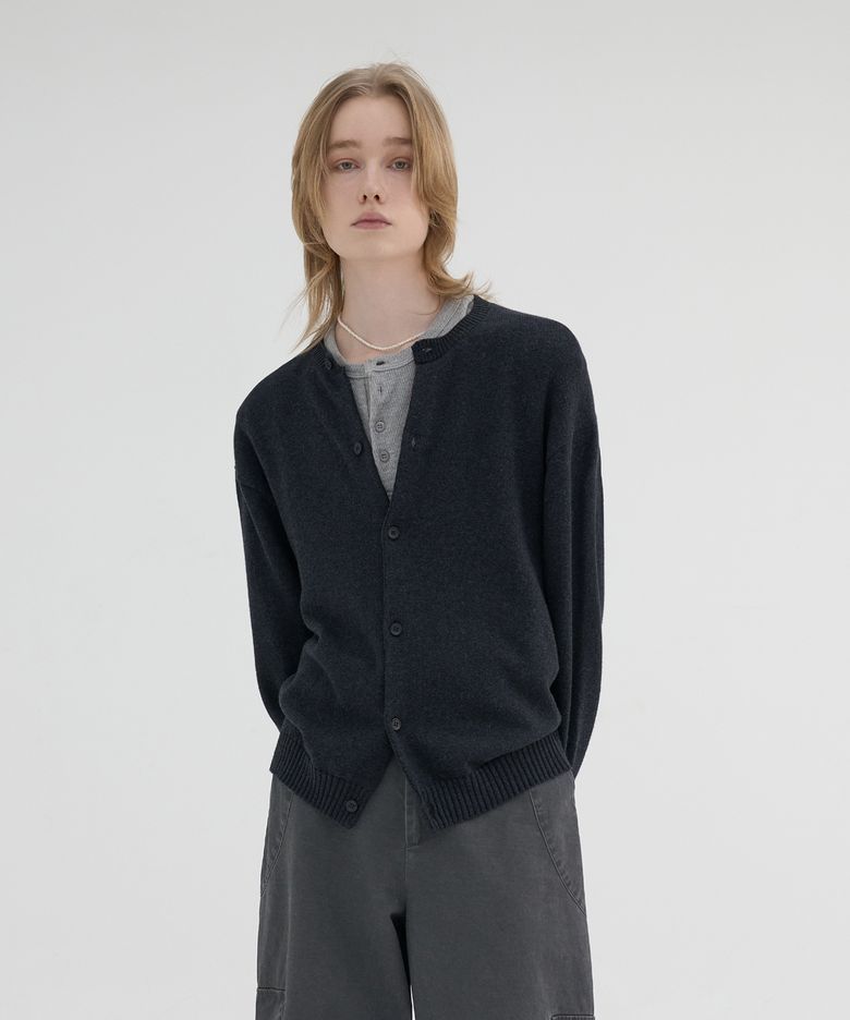 essential crew neck cardigan (charcoal)