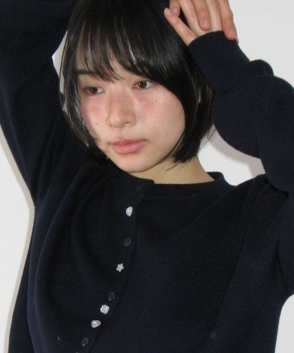 론론(RONRON) DECORATIVE BUTTON KNIT CARDIGAN NAVY