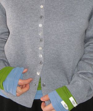 DECORATIVE BUTTON KNIT CARDIGAN GREY