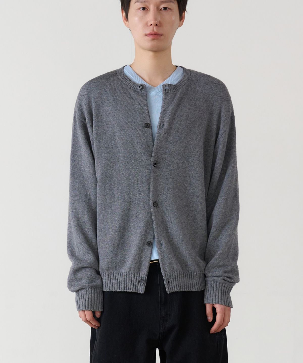 노운(NOUN) essential crew neck cardigan (gray)