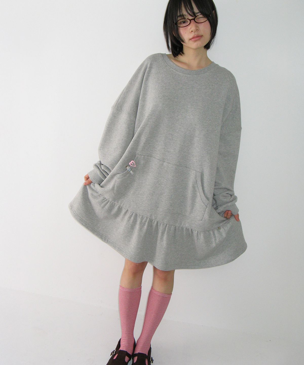 론론(RONRON) OVERSIZED RUFFLE HEM SWEAT DRESS GREY