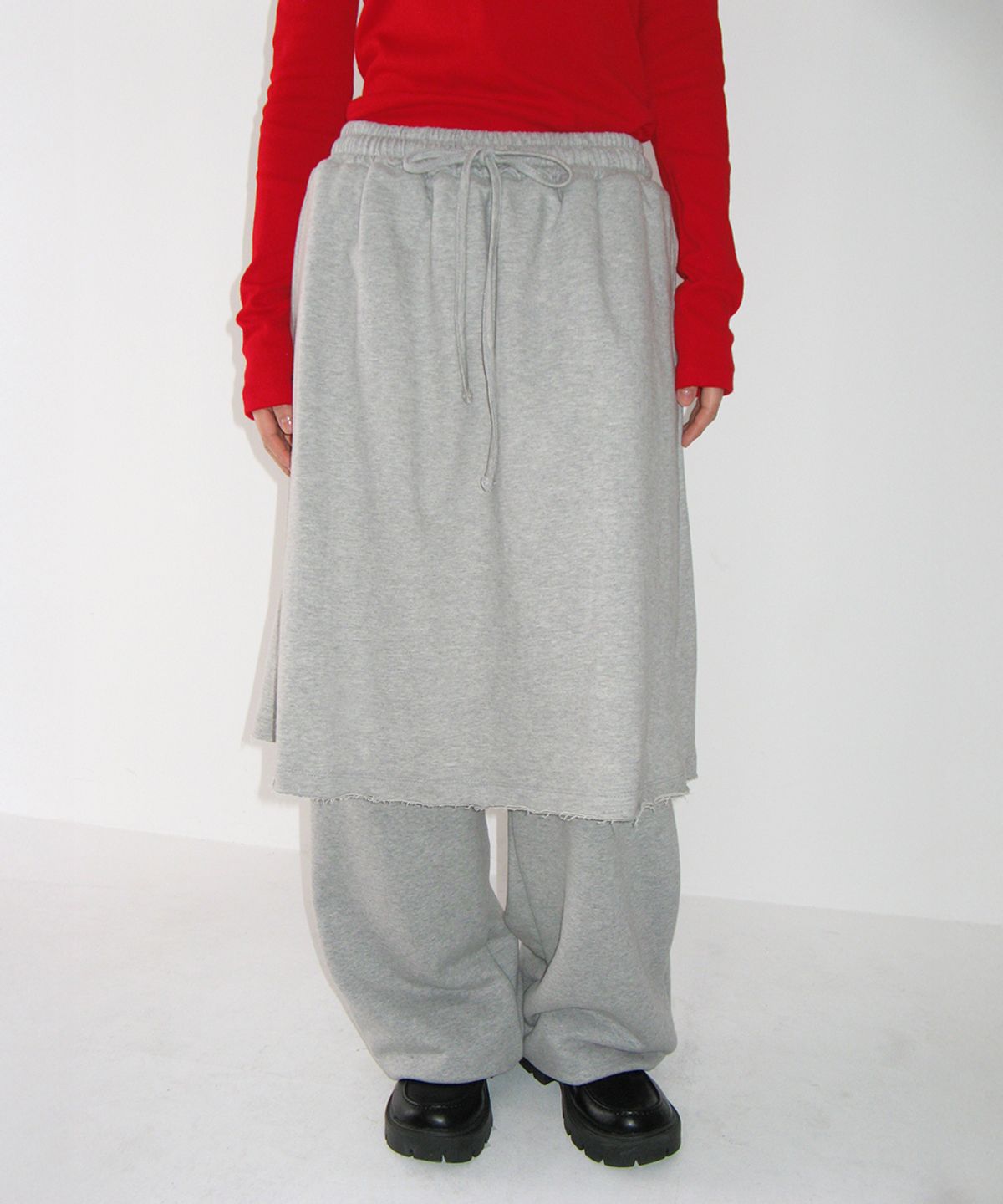 론론(RONRON) LAYERED SKIRT SWEAT PANTS GREY