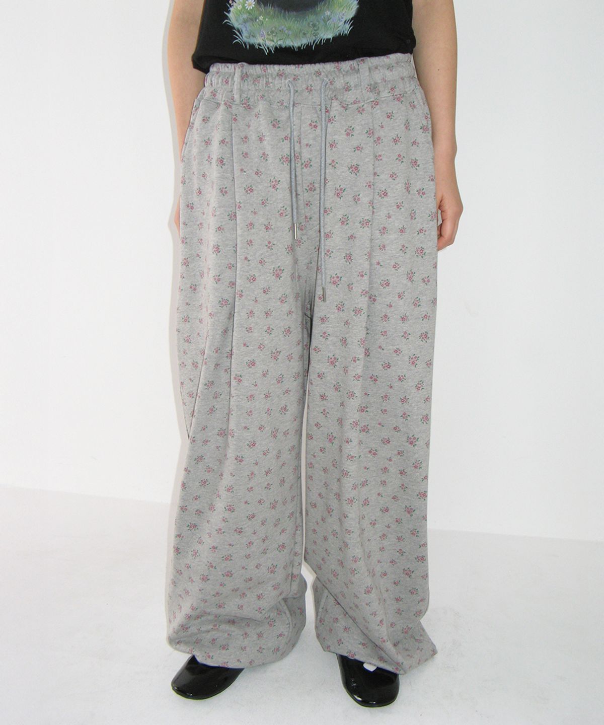 론론(RONRON) FLORAL WIDE SWEAT PANTS GREY