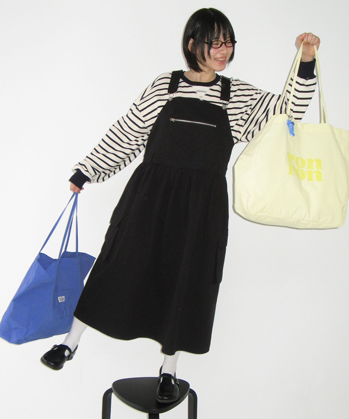 론론(RONRON) HEART ZIP POCKET OVERALL SKIRT BLACK