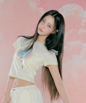 [× ILLIT] ORGANZA CAPE - WHITE