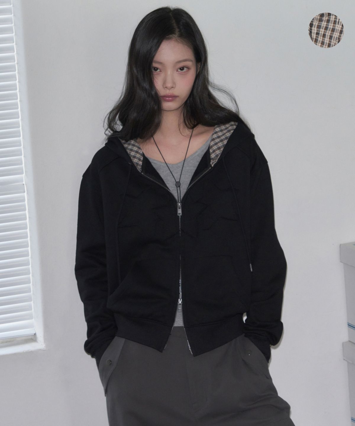 레더리(LEATHERY) [레더리X아네딘] 스타 패치 체크 후드 집업 [BLACK]