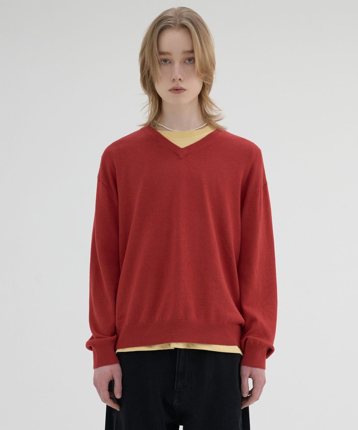 노운(NOUN) crop V neck knit (red)