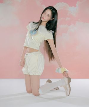 [× ILLIT] BLISS HEEL LACEUP SNEAKERS - PINK BEIGE