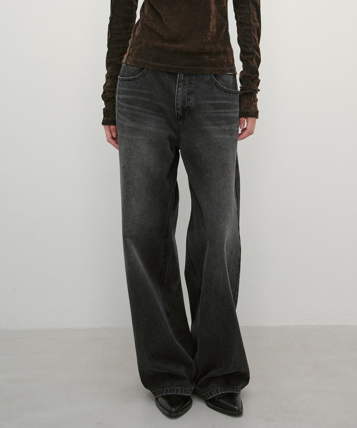 인사일런스 우먼(INSILENCE WOMEN) [MARITAS] 로우 웨이스트 와이드 진 WASHED BLACK