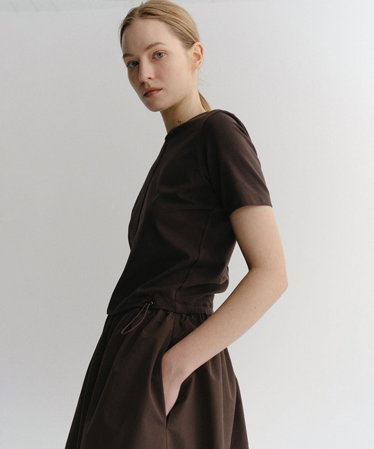 이아(EAAH) KANE CONTRAST COCOON DRESS (BROWN)
