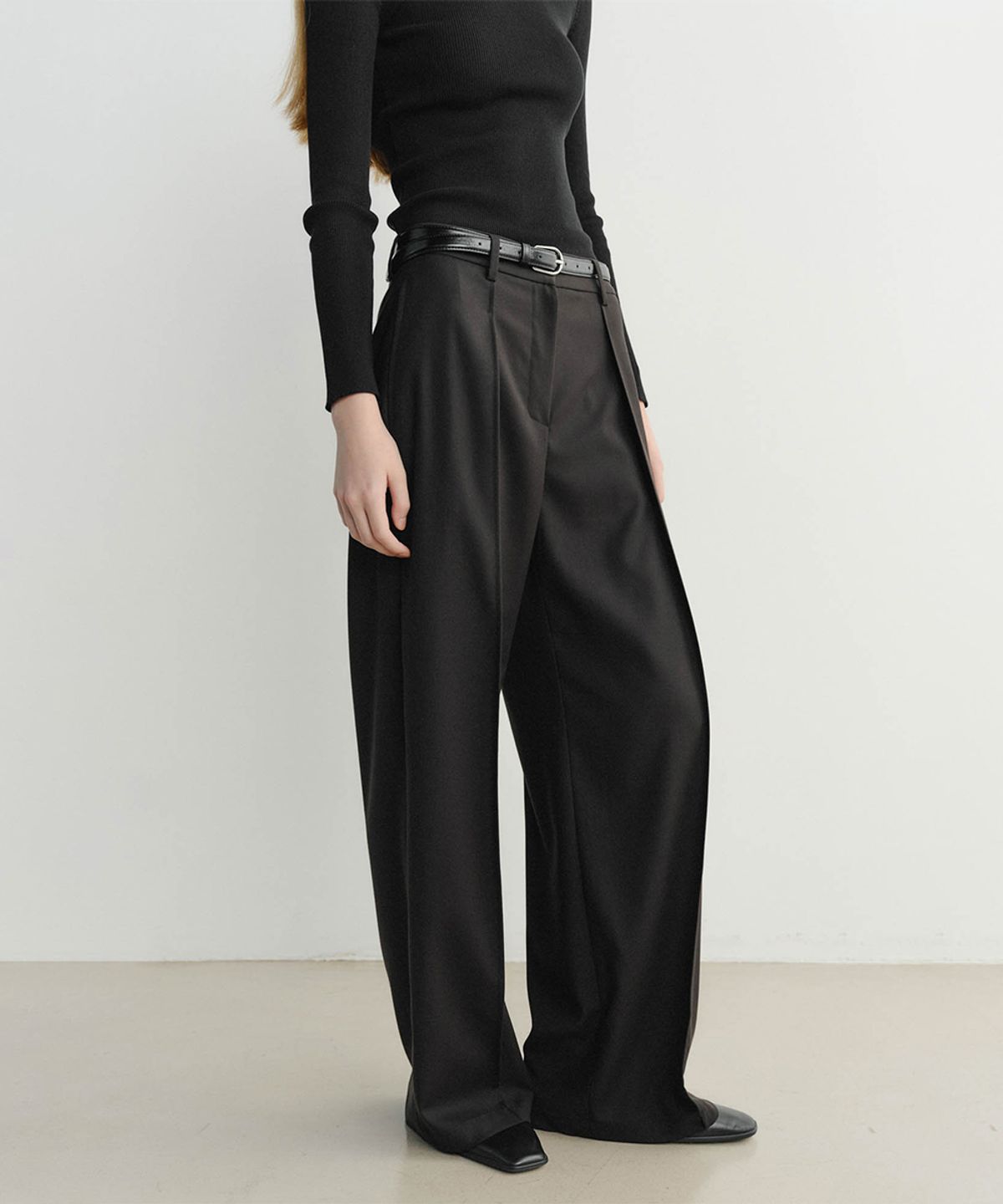 이아(EAAH) DEVIN TUCK PANTS (BLACK)
