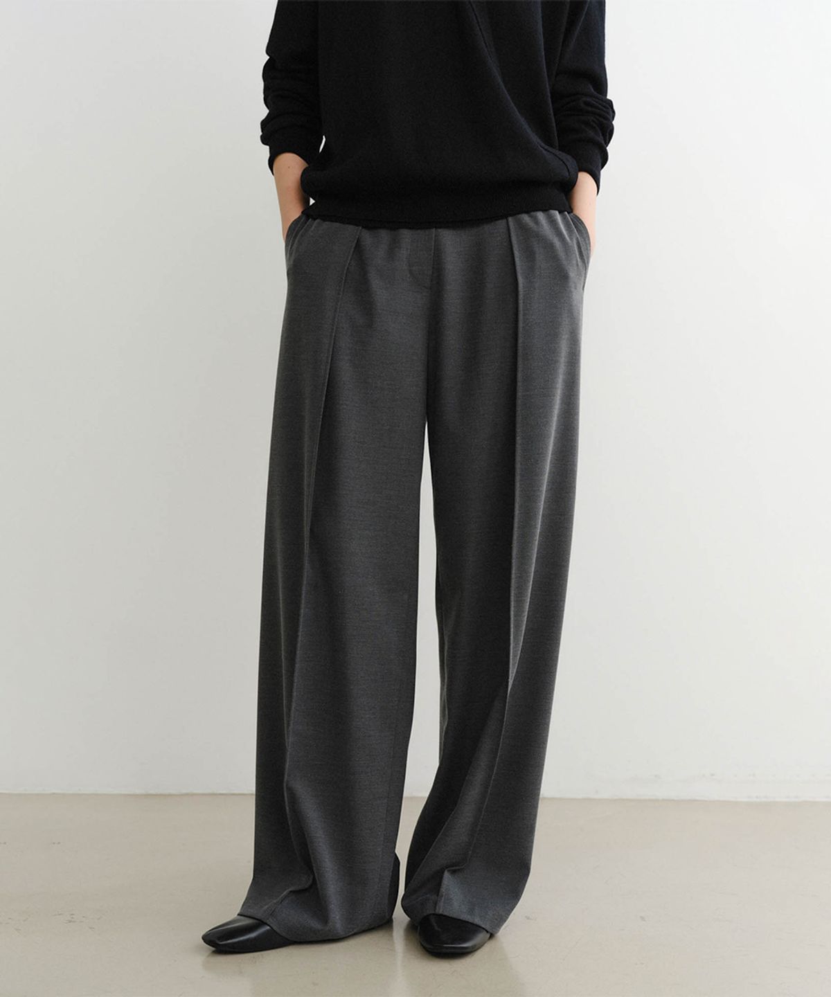 이아(EAAH) DEVIN TUCK PANTS (CHARCOAL)