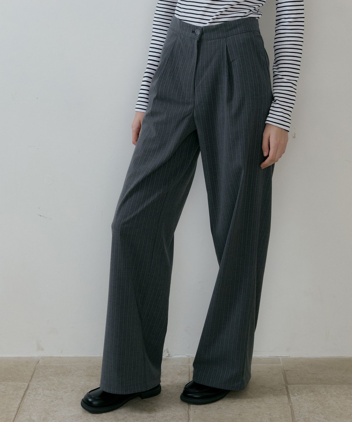 리올그(REORG) BATD STRIPE SLACKS GREY