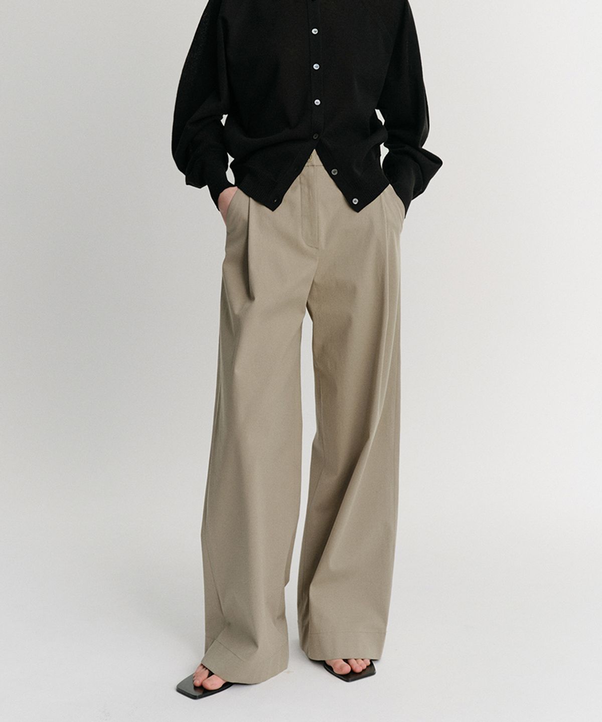이아(EAAH) SIDE TUCK PANTS (TAUPE)
