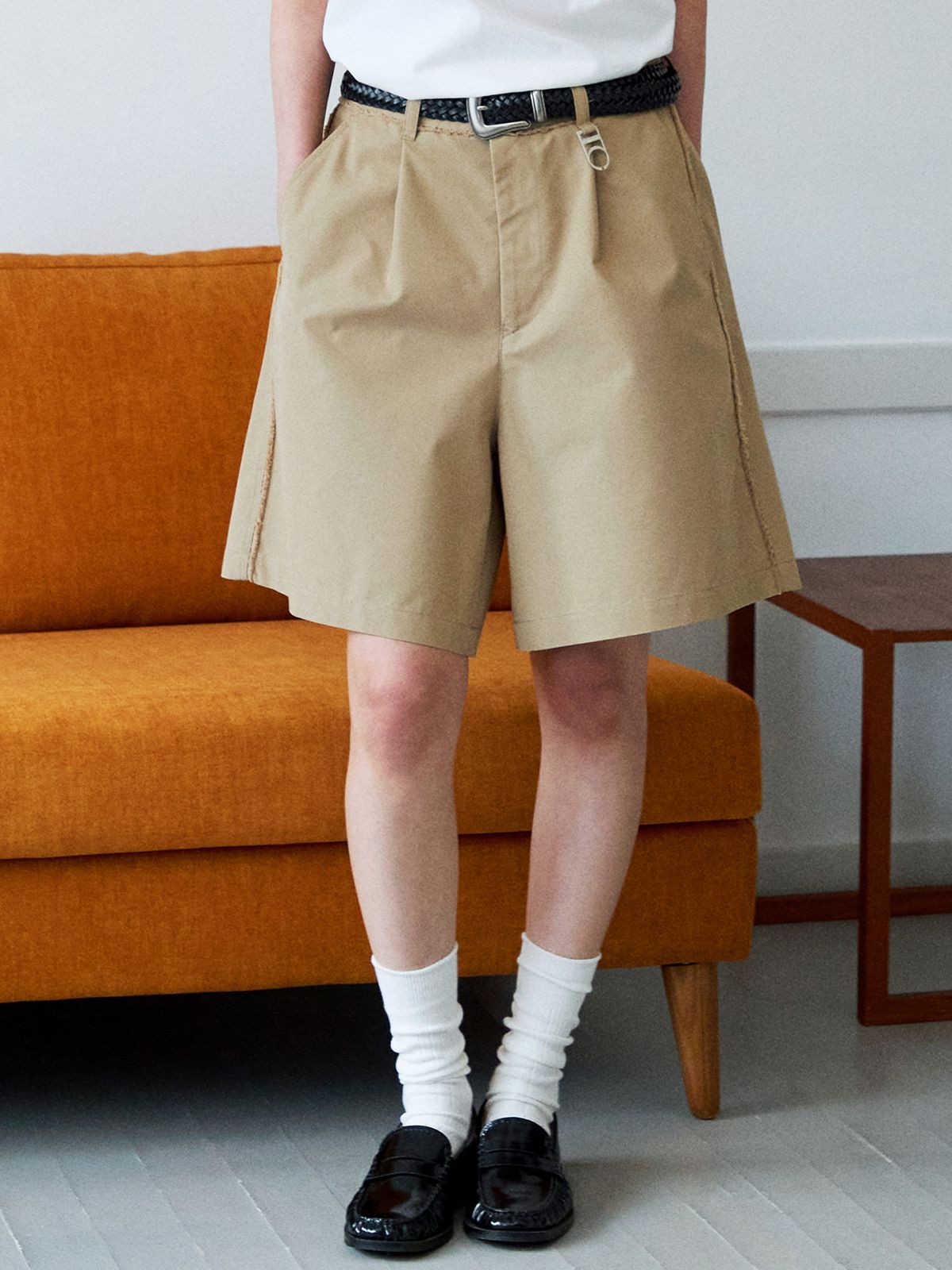 디써티원(DTHIRTYONE) Raw Edge Cotton Shorts (BEIGE)