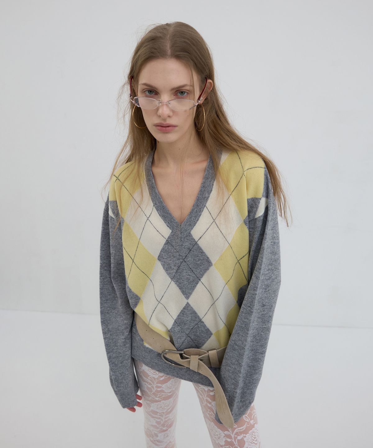 오버듀플레어(OVERDUEFLAIR) CLASSIC ARGYLE V-NECK KNIT_LEMON/GREY