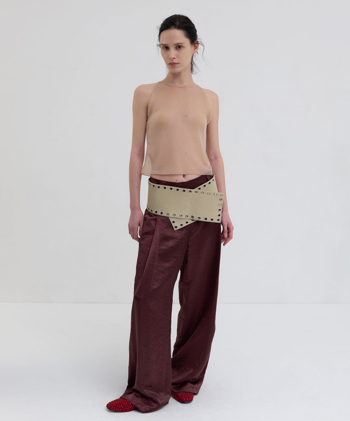 오버듀플레어(OVERDUEFLAIR) SHEER GLOSSY HALTER KNIT TOP_NUDE BEIGE