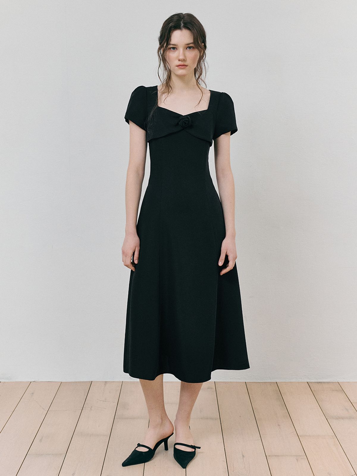 에트몽(ETMON) Heart Neck Ribbon Dress, Black