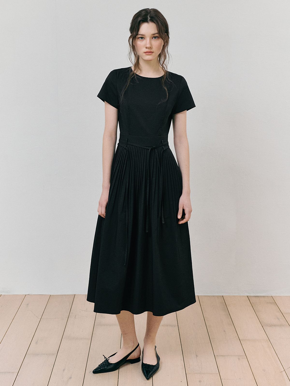 에트몽(ETMON) Pintuck Pleats Strap Dress, Black