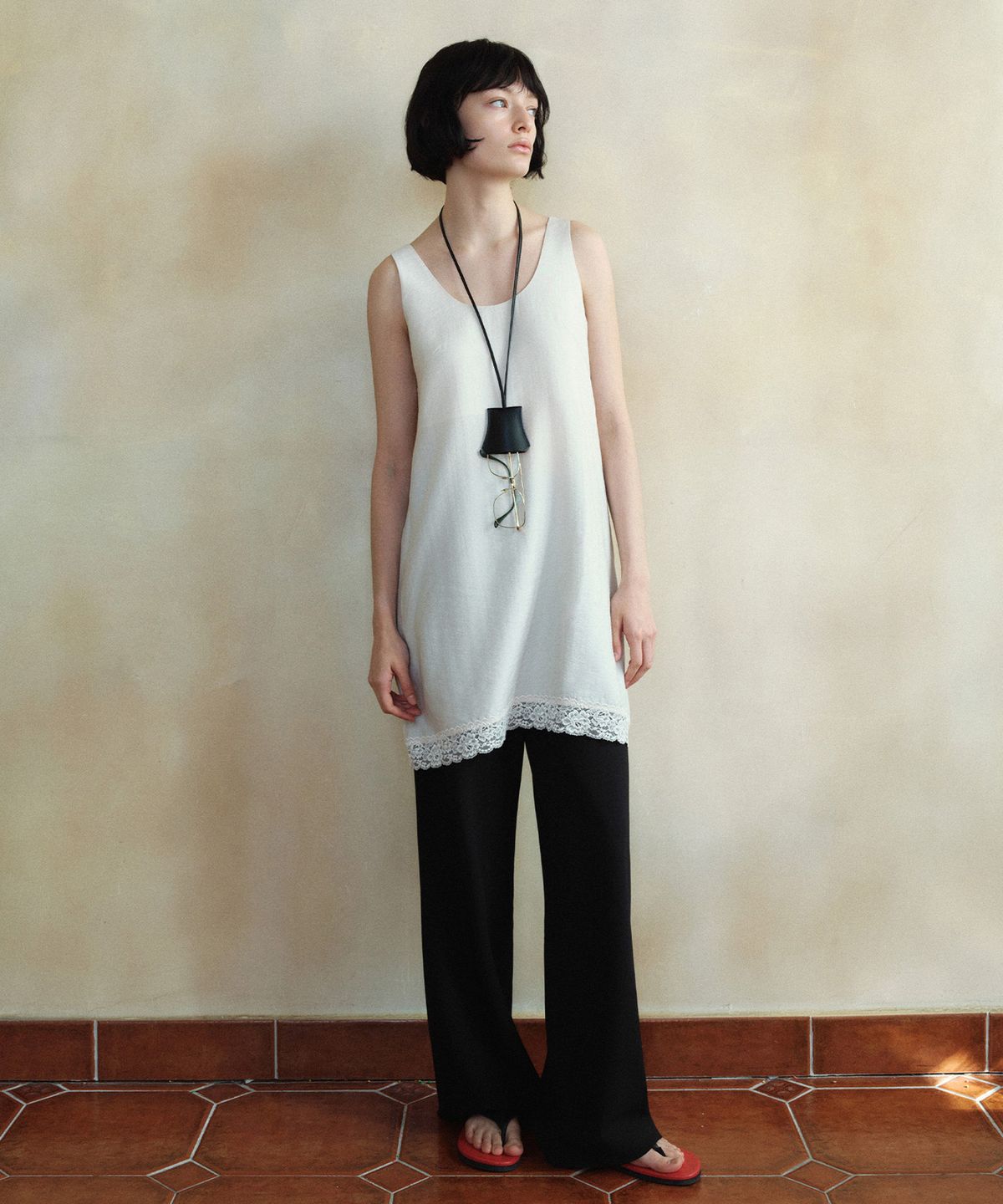 시야쥬(SIYAZU) SITP5250 레이스 슬리브리스 탑_Cream