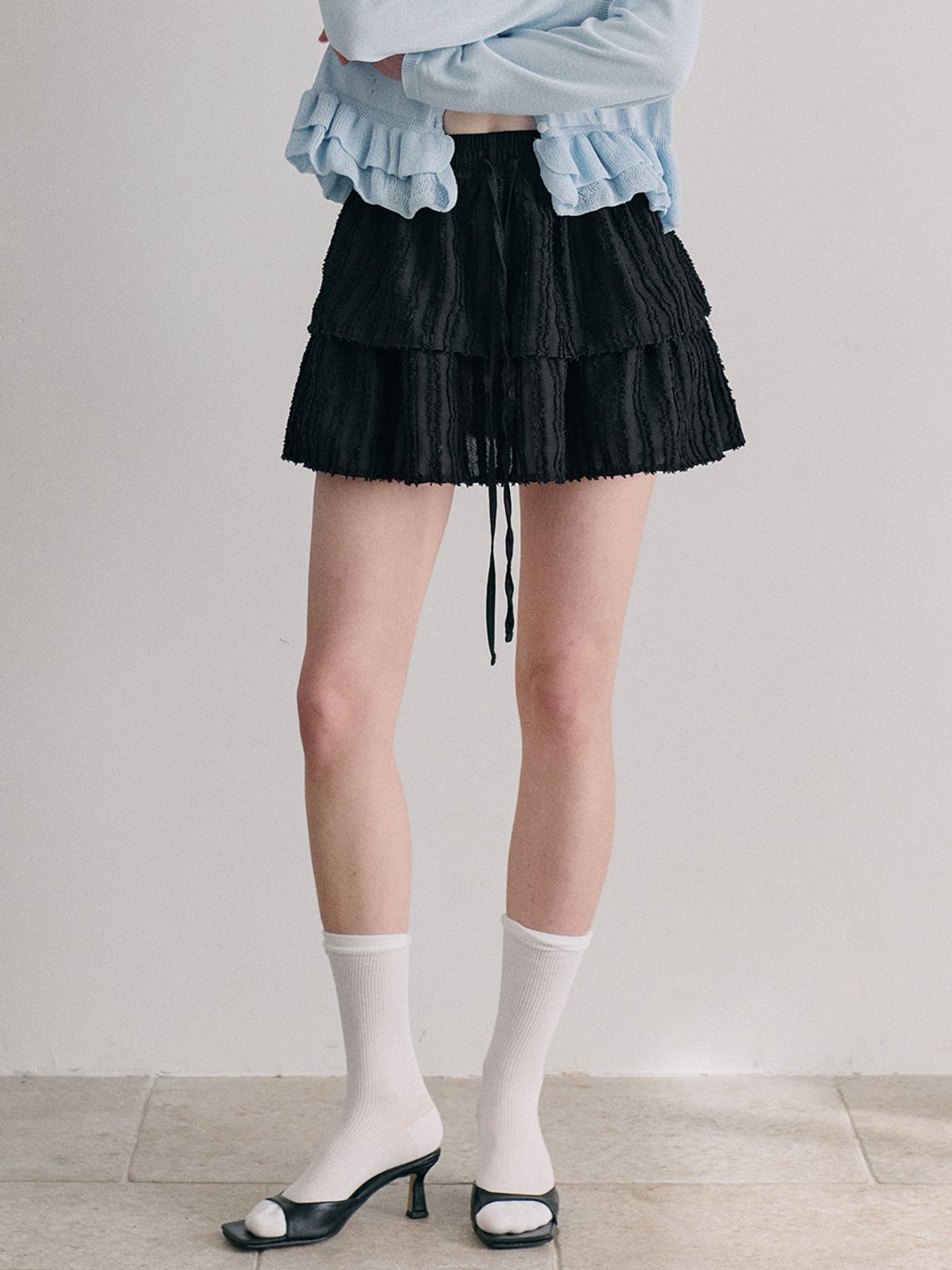 에트몽(ETMON) Texture Tiered Mini Skirt, Black