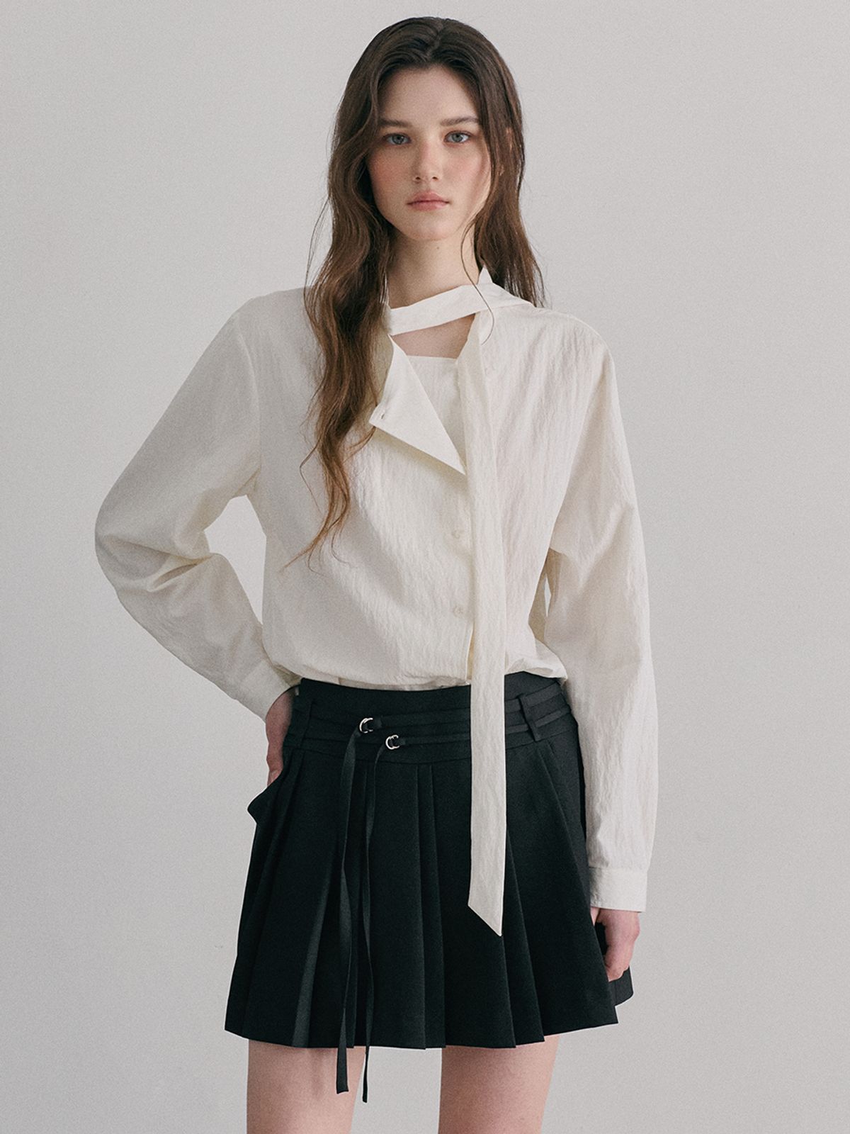 에트몽(ETMON) Unbalanced Tie Blouse, Cream