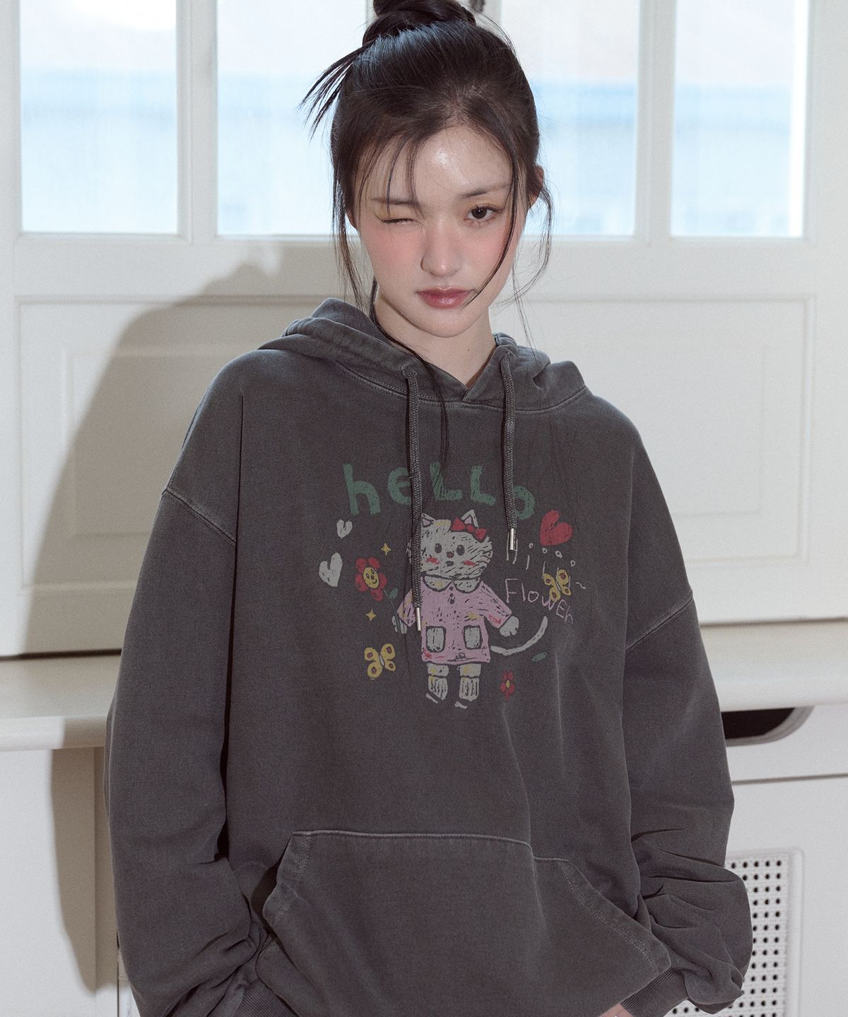 꼼파뇨(CPGN STUDIO) 헬로플라워 피그먼트 후드티 스모크블랙