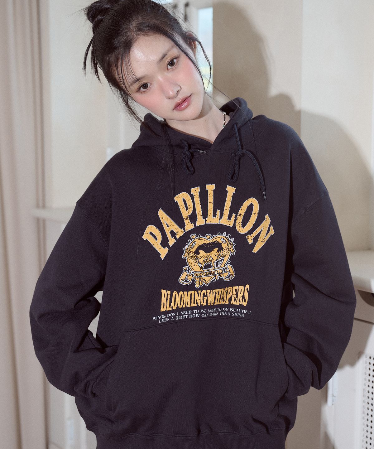꼼파뇨(CPGN STUDIO) 파피용 블룸 후드티 네이비