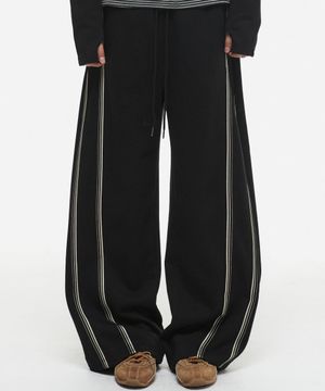 커브드 라인 트랙 팬츠 블랙