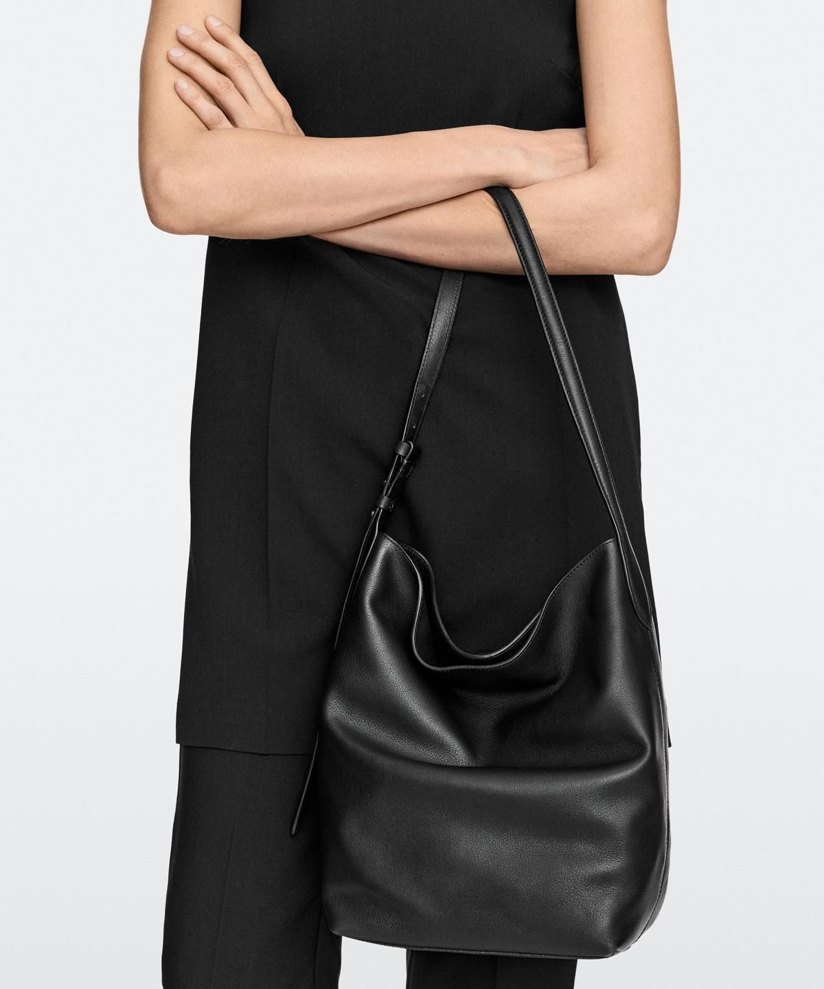 마시모두띠(MASSIMO DUTTI) 나파 가죽 버킷 백