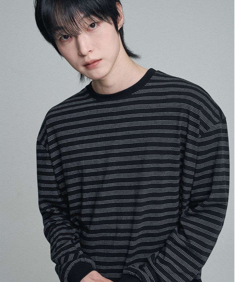 에센셜 스트라이프 롱슬리브 티셔츠 블랙