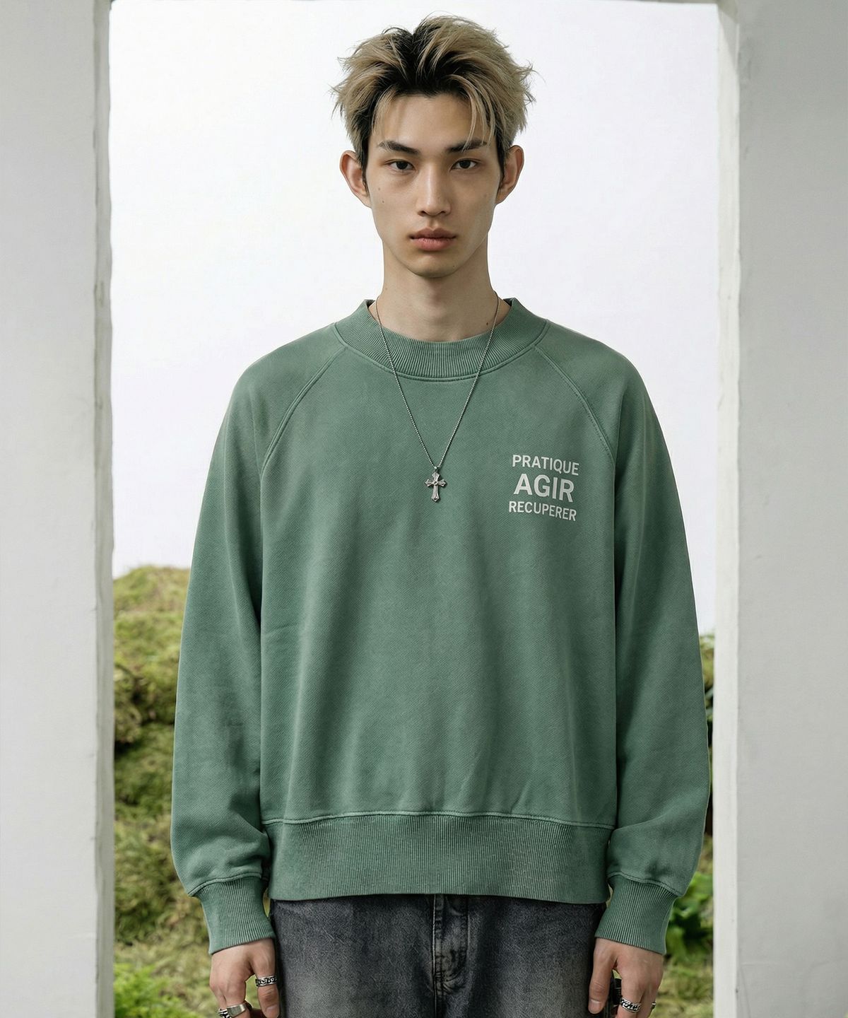 랑가주망(LENGAGEMENT) AGIR Salt-Washed Raglan Crop Sweatshirt (Green)