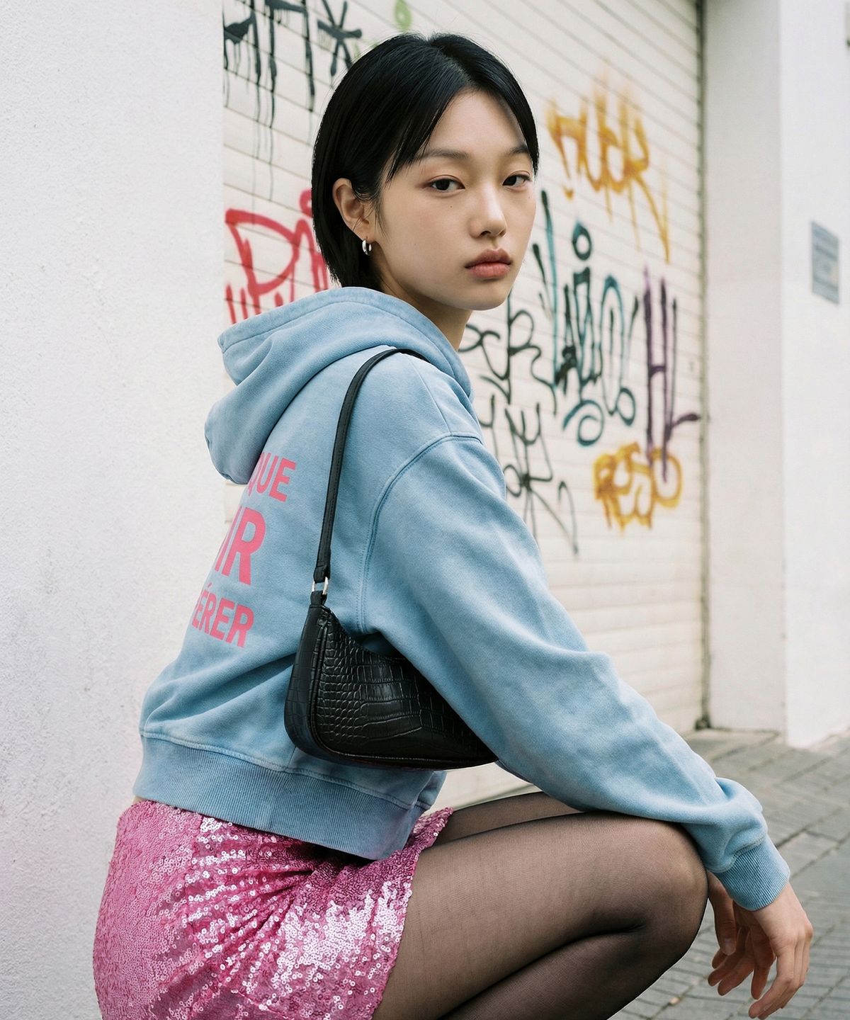 랑가주망(LENGAGEMENT) AGIR Salt-Washed Crop Hooded T-Shirt (Light Blue)