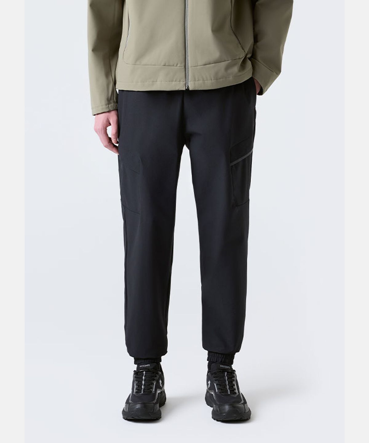 데상트(DESCENTE) 듀얼리스 카고 조거 팬츠 블랙 SR111DPT21