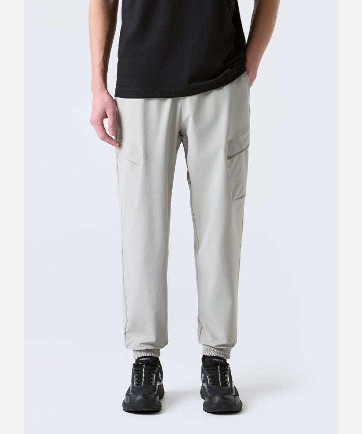 데상트(DESCENTE) 듀얼리스 카고 조거 팬츠 베이지 SR111DPT21