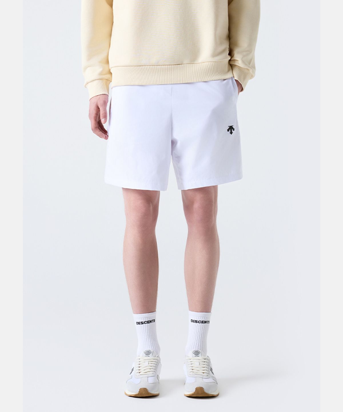 데상트(DESCENTE) 에센셜 쇼츠 (남성 7인치/여성 6.5인치) 화이트 SR123UHP11