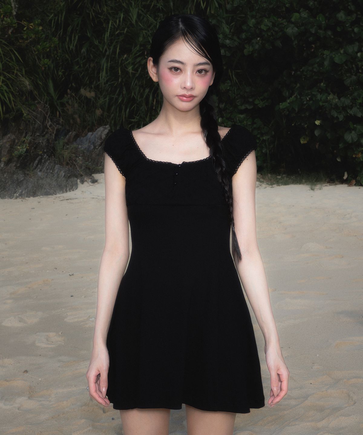 로제프란츠(ROSEFRANTZ) Flower Punching Mini Dress [Black]