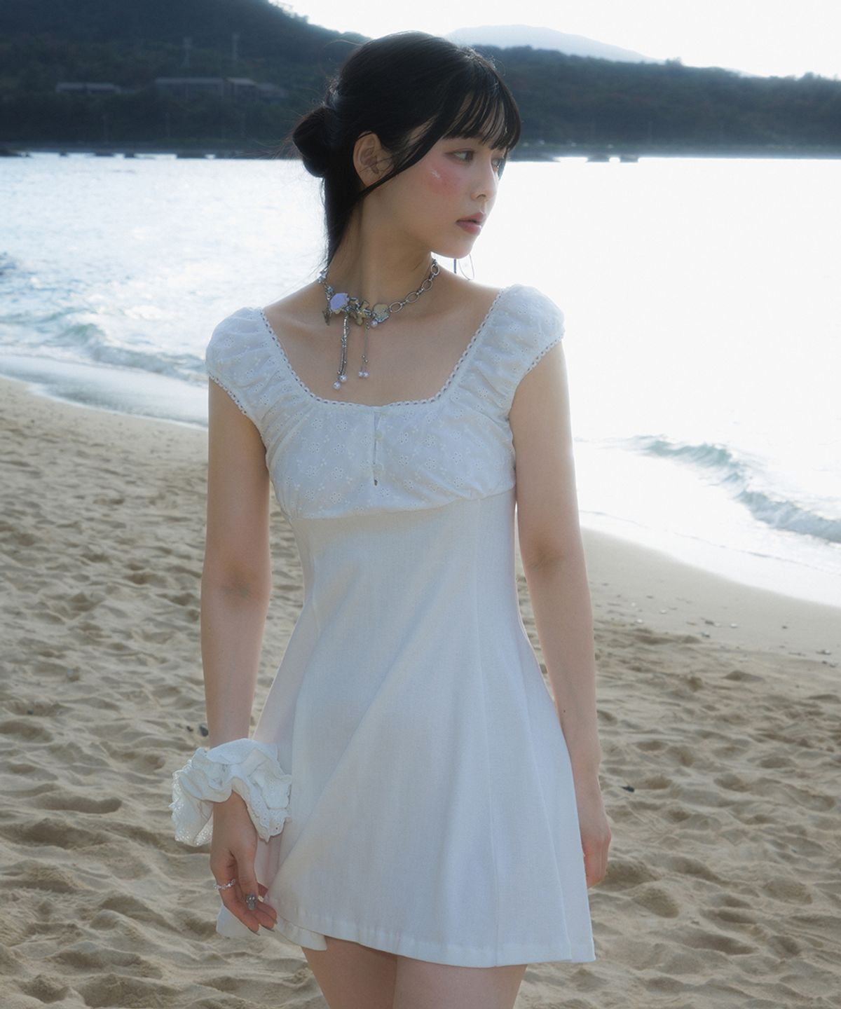 로제프란츠(ROSEFRANTZ) Flower Punching Mini Dress [Ivory]