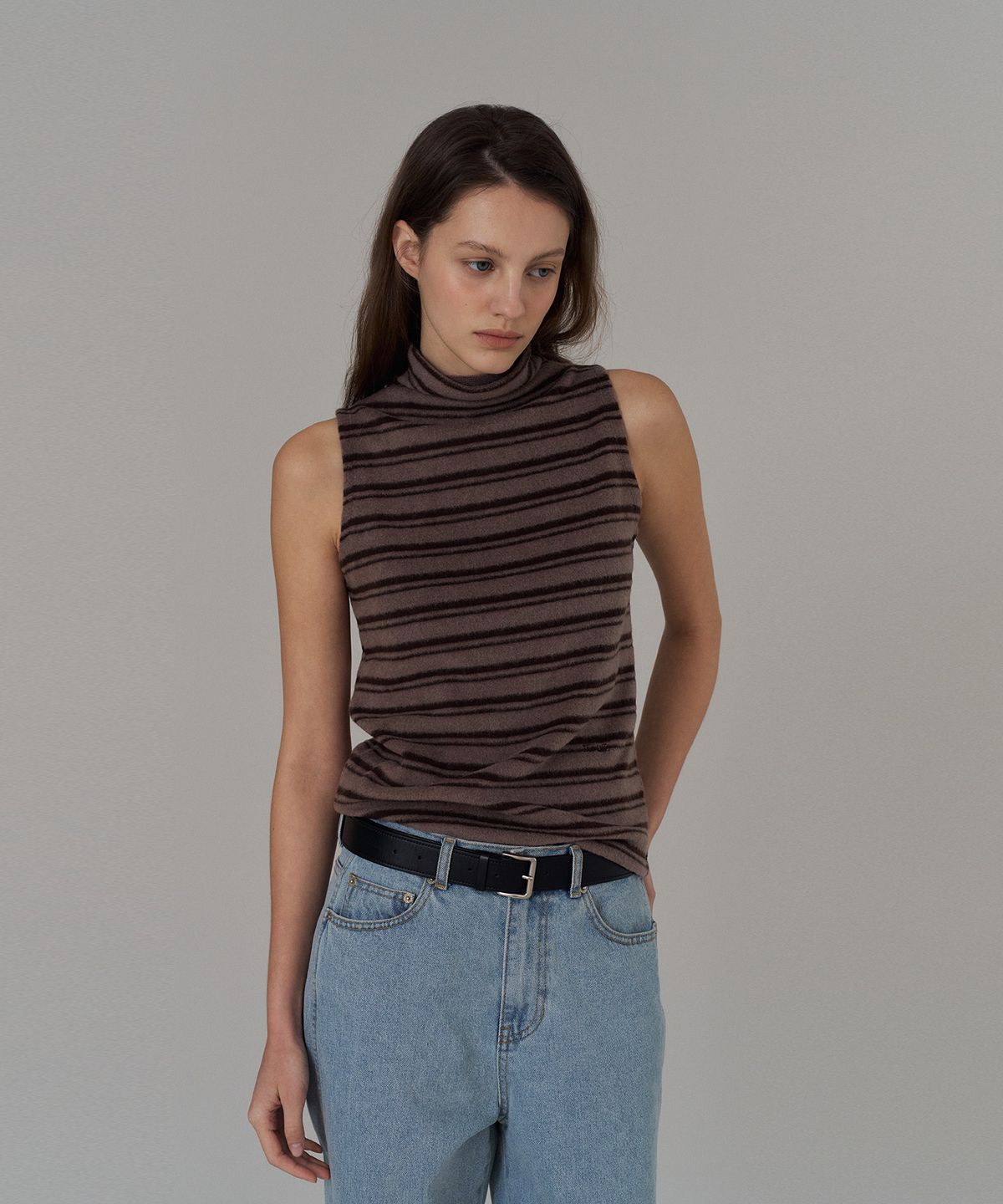 더 릴(THE LILLE) Winter Turtle Sleeveless T_Stripe brown