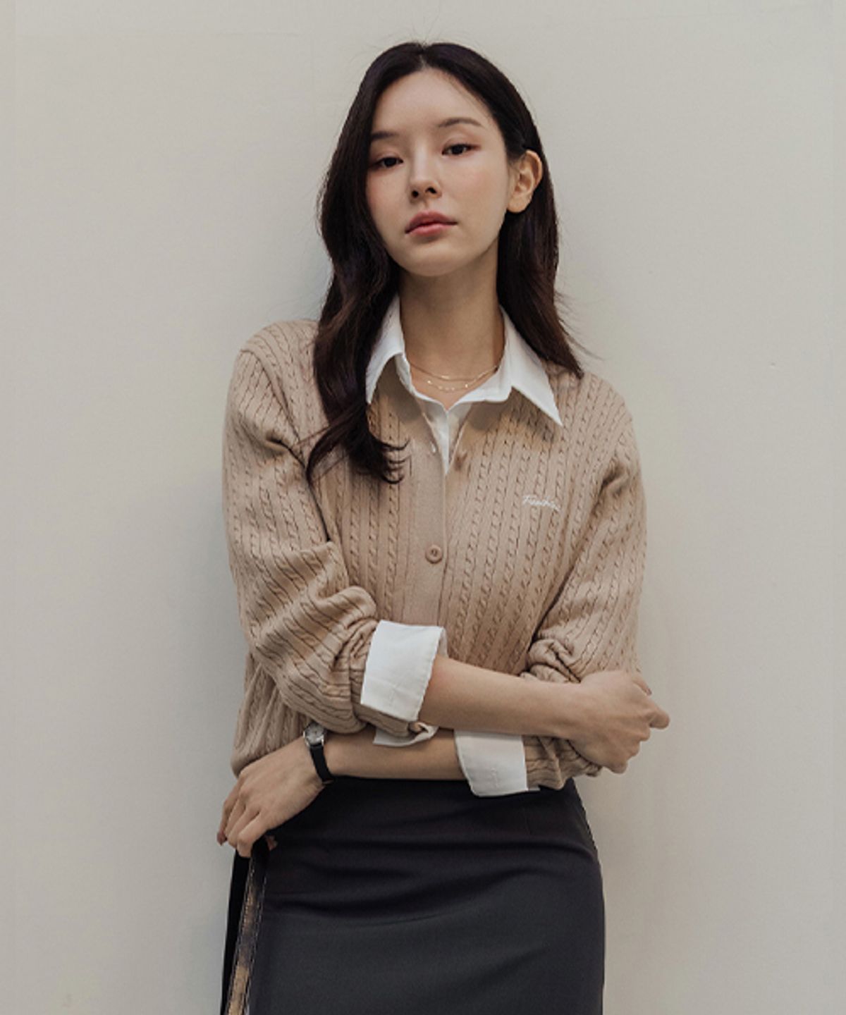 프렌치시크(FRENCHCHIC) 케이블 필링케어 자수 브이넥 니트 가디건_F6S199CA