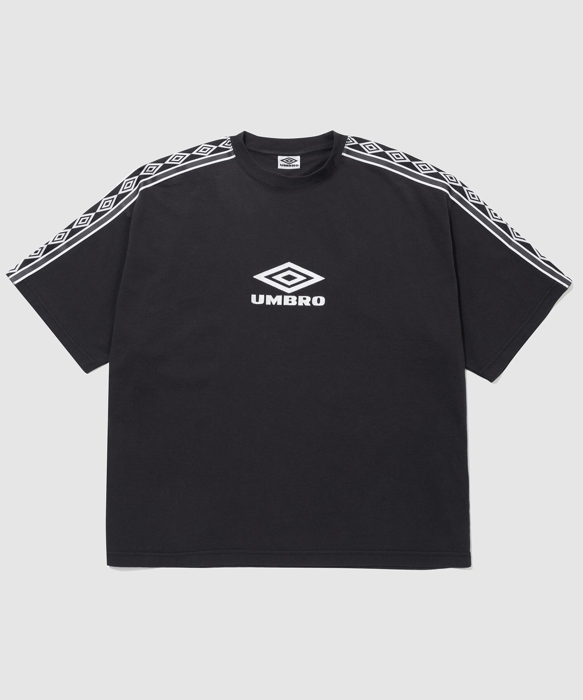 엄브로(UMBRO) [UMB X SLAM JAM] 오펜스 디펜스  테이프 반팔티 블랙 UR111ORS32