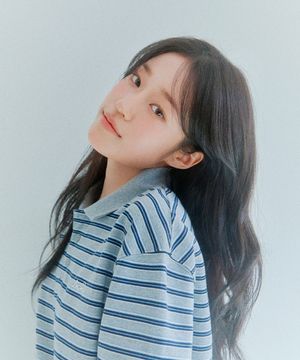 우먼 멀티 스트라이프 긴팔 티셔츠 그레이