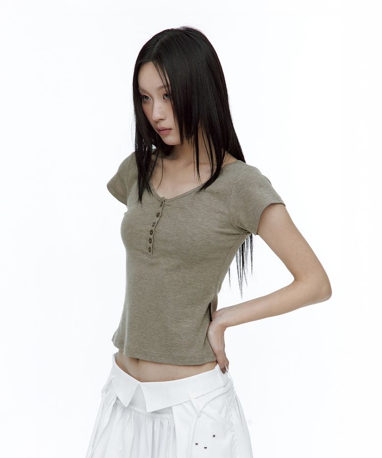 아스키 크로스 헨리넥 티셔츠 카키브라운