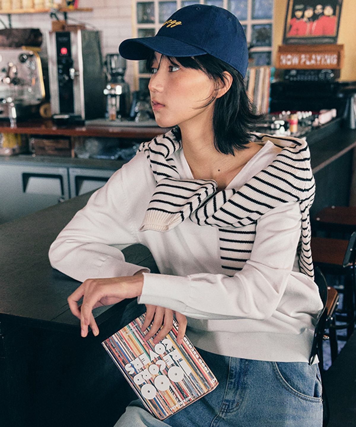 코스에그(COSEGG) Ery Standard-Fit V-Neck Knit_EFSKN211