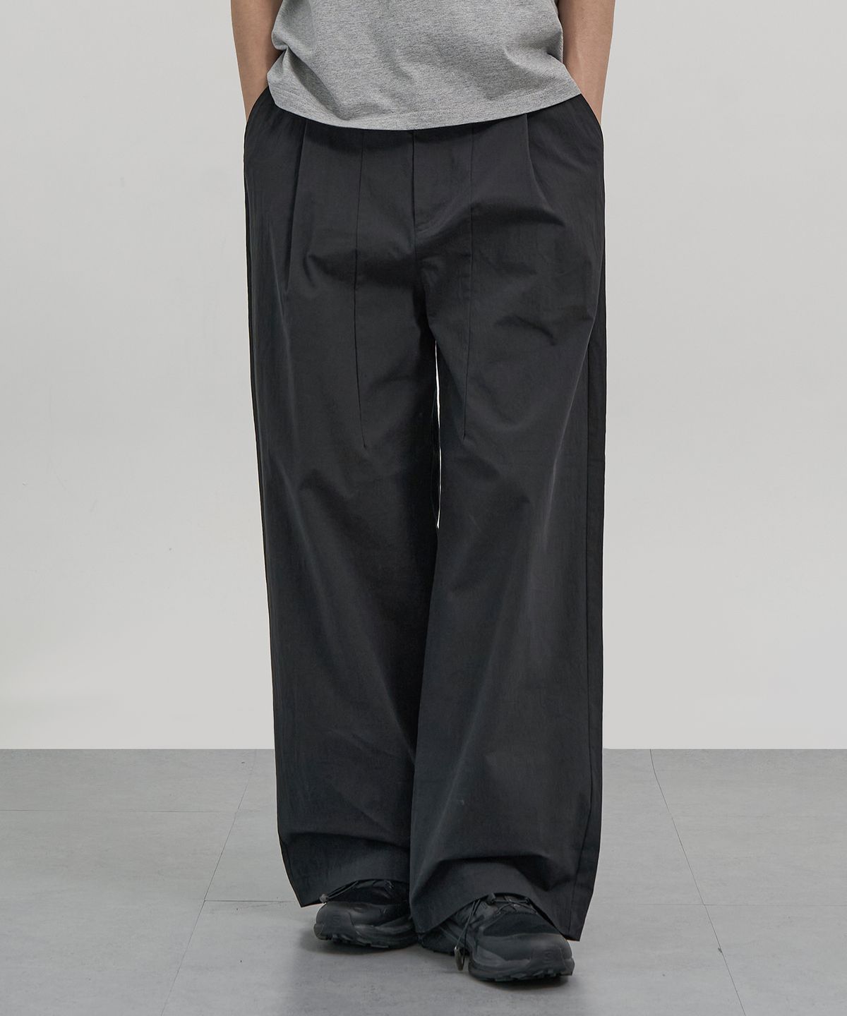 엑스컨테이너(EXCONTAINER) 나일론 이지 턱 와이드 팬츠 (BLACK)