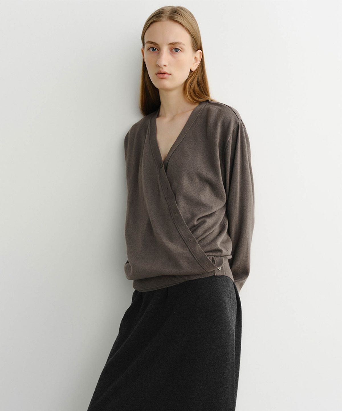 이아(EAAH) DRAPE WRAP CARDIGAN (TAUPE)
