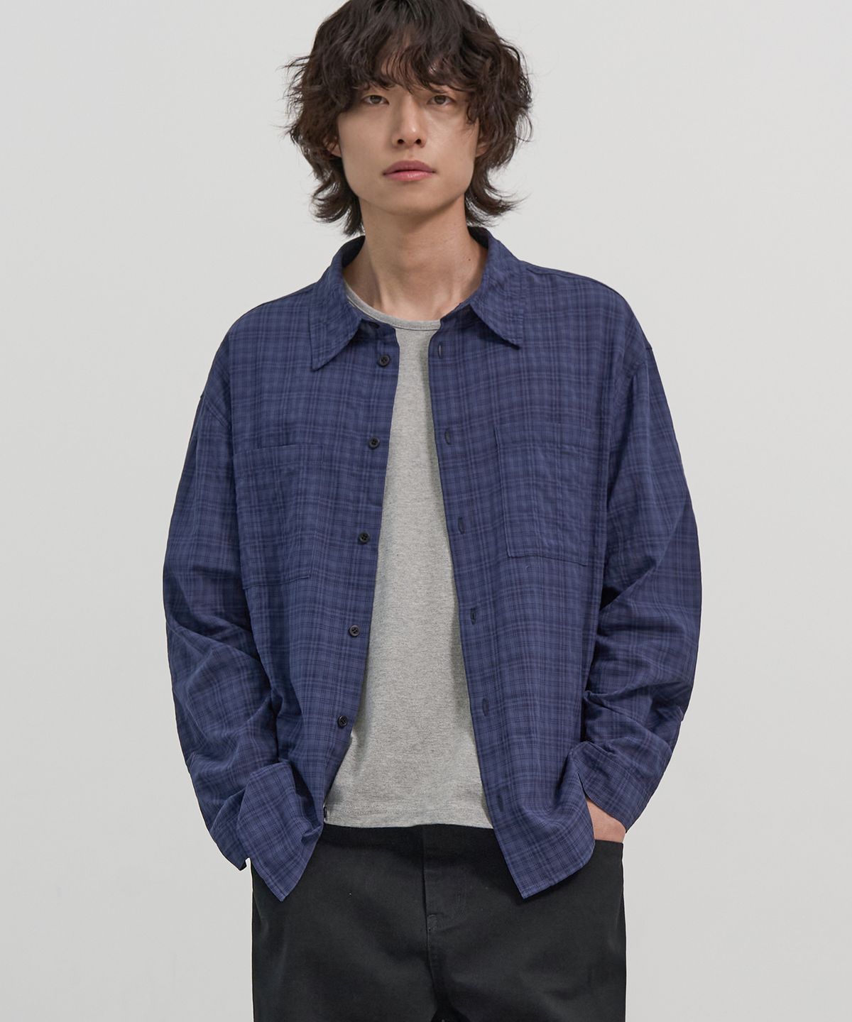 엑스컨테이너(EXCONTAINER) [여름용] 뮤티드 체크 세미 크롭 셔츠 (BLUE)